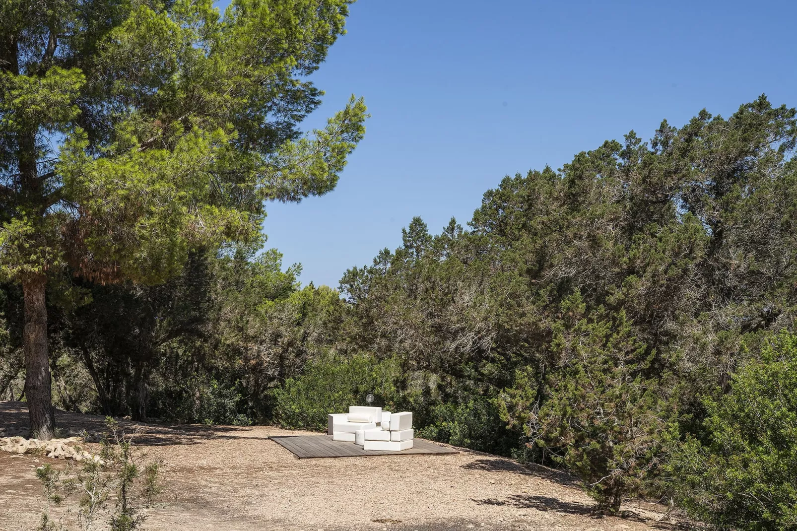 Es Lliri Blanc-Image-tags.