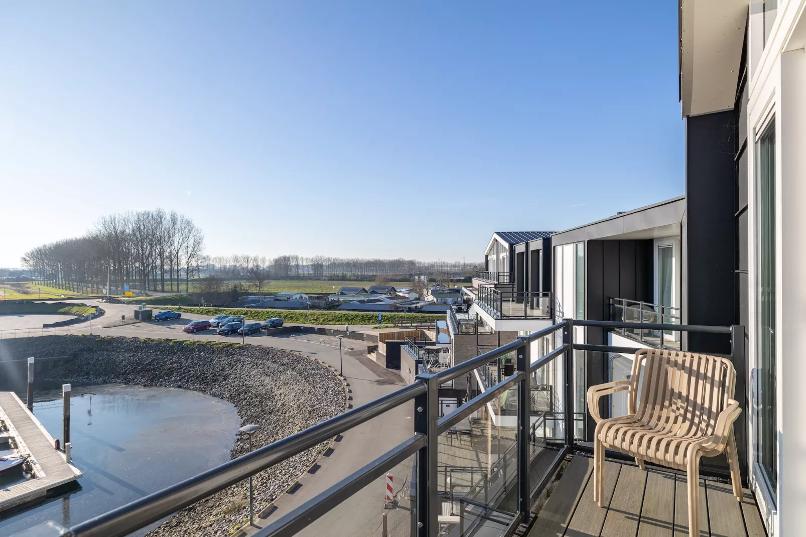 Appartement Vista Maris 'Haus am See' - Havenweg 8-30  Sint-Annaland-Uitzicht zomer