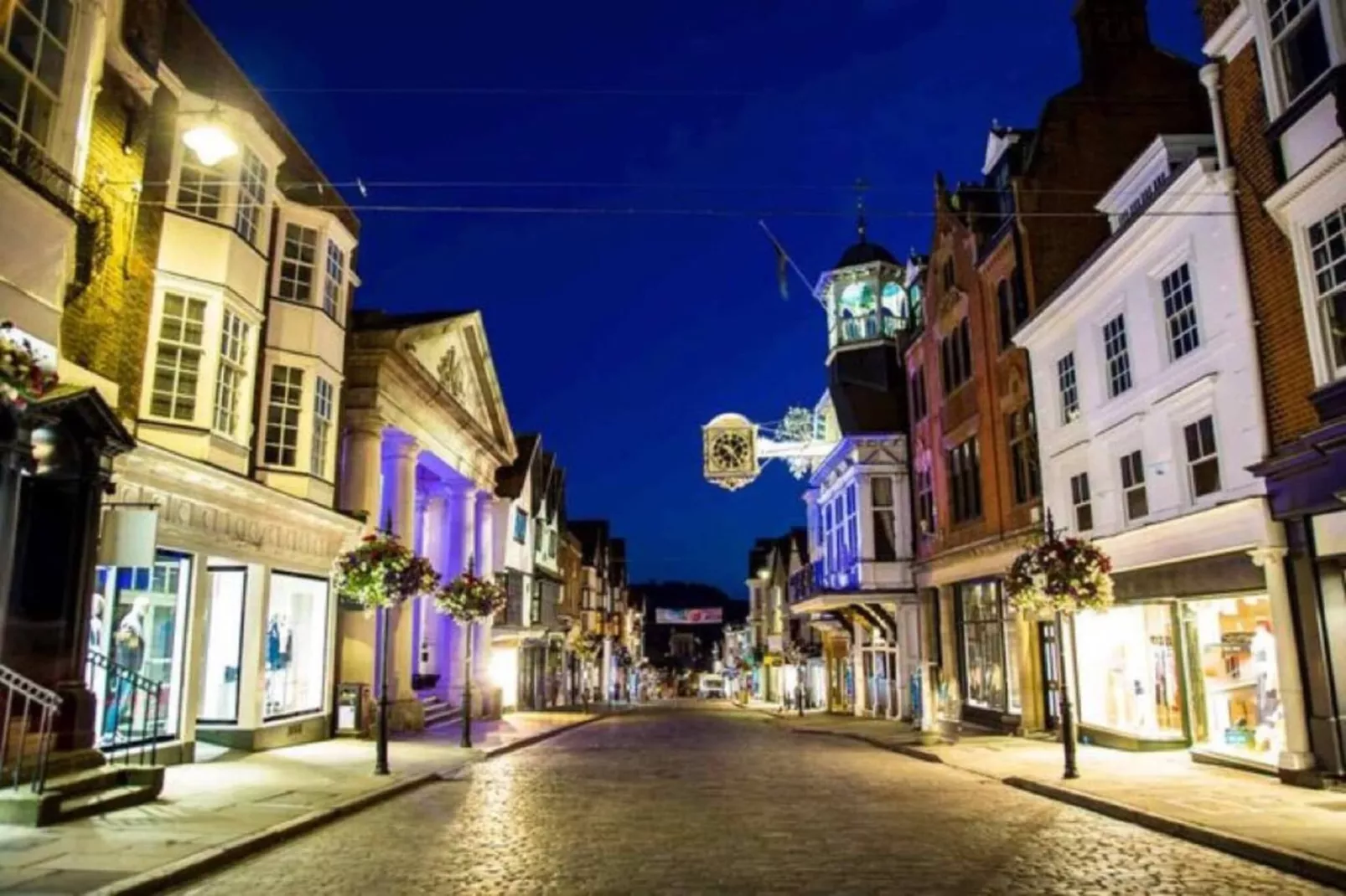 BV Aparthotel Huddersfield Ideal for Business & Leisure Stays-Gebieden zomer 5km
