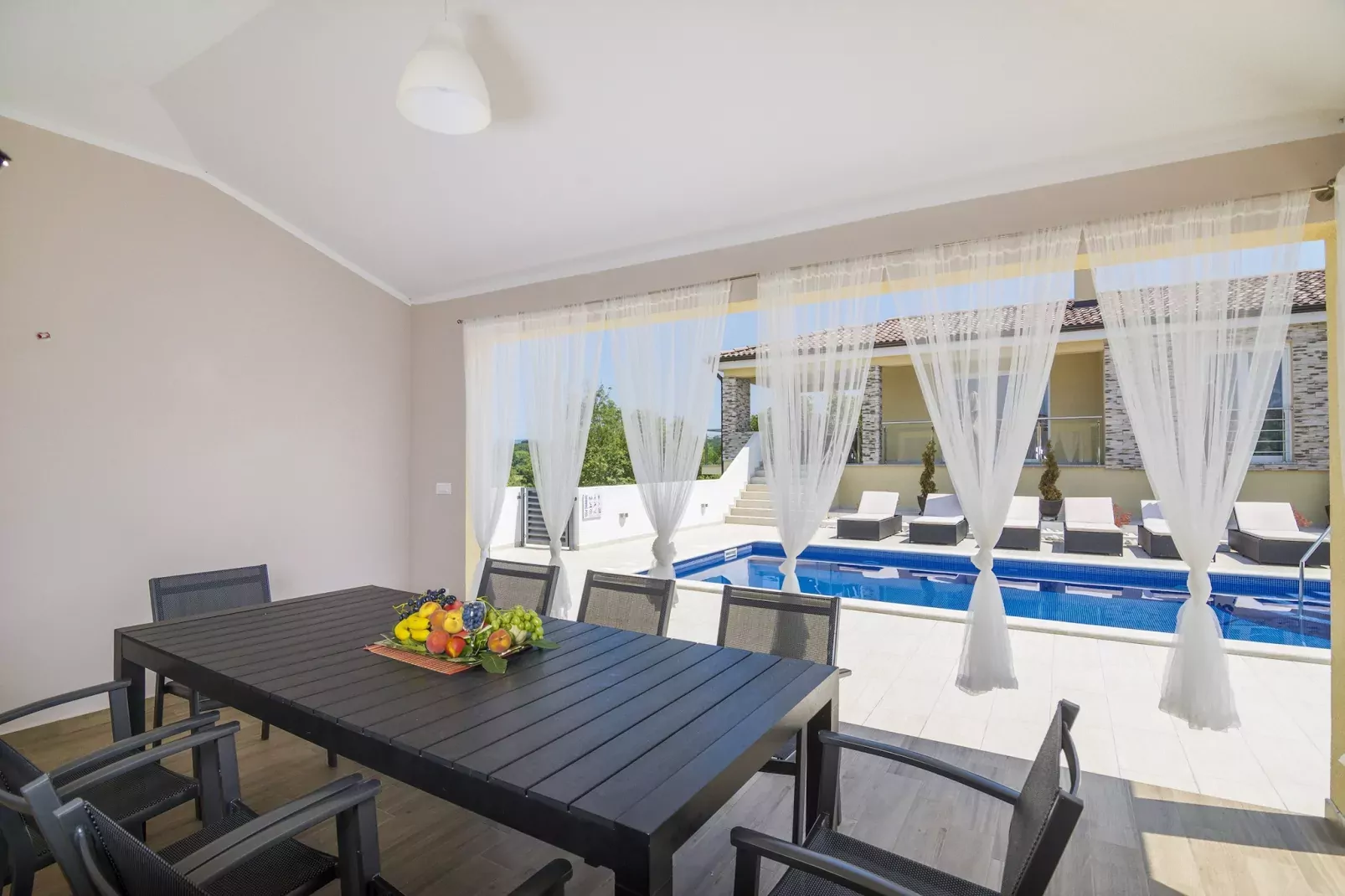 Villa Land with Private Pool-Terras