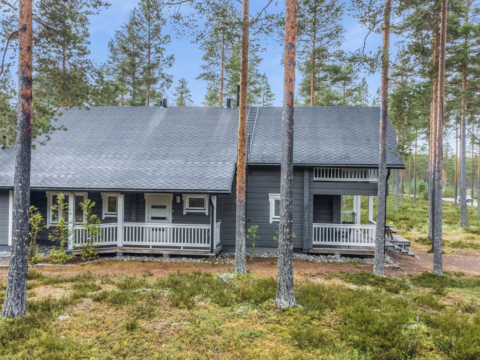 Sinisen tien helmi-Buiten