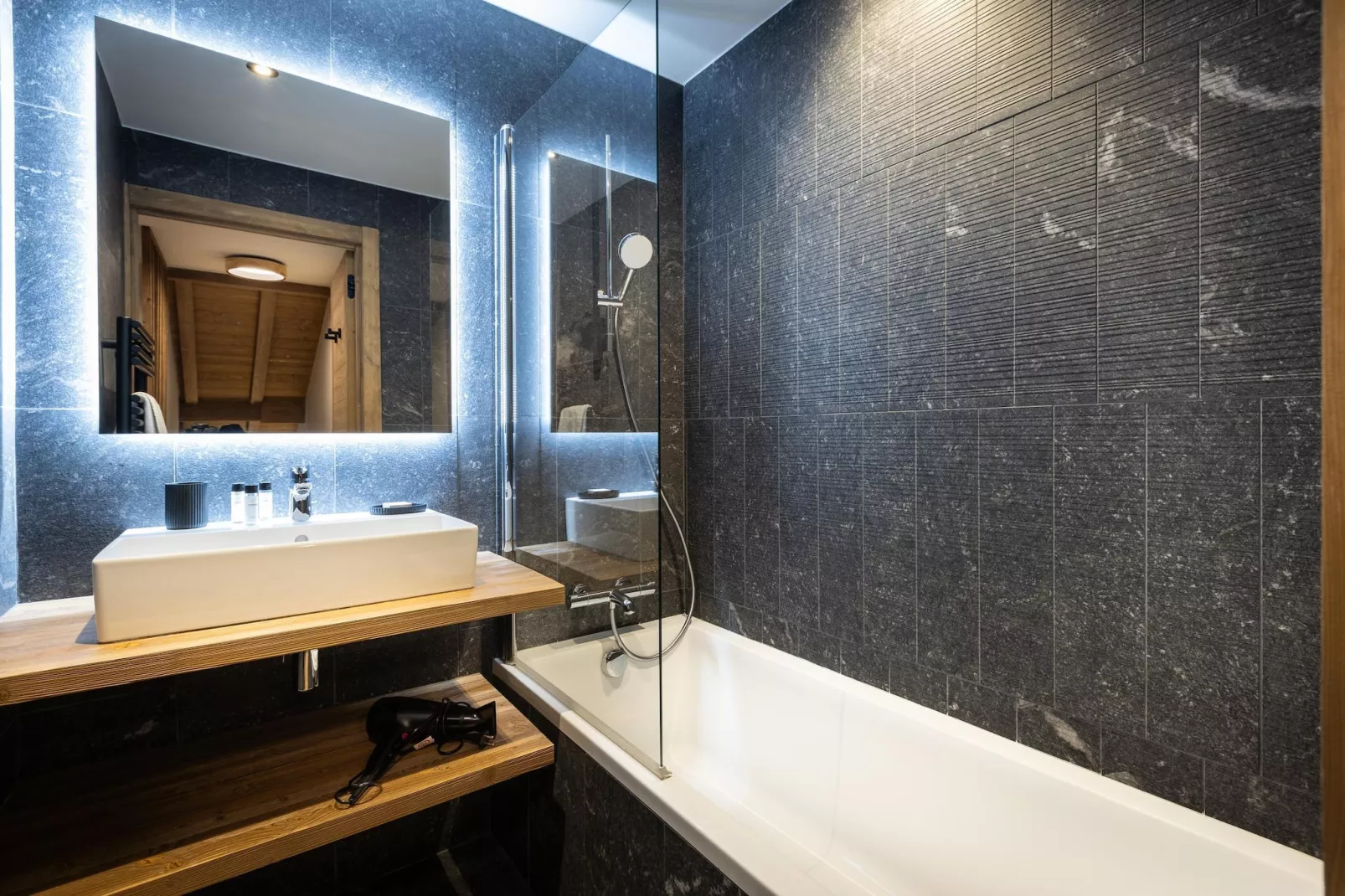 MEGEVE L’Eclat des Vériaz-A40S-Badkamer