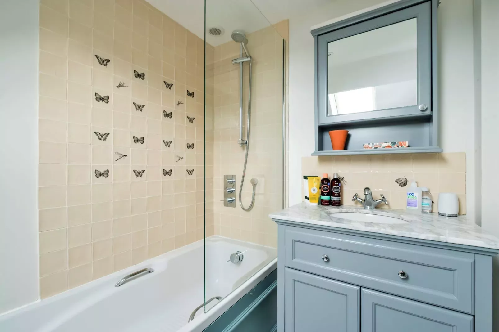 Coach House Wellbeing Retreat-Badkamer