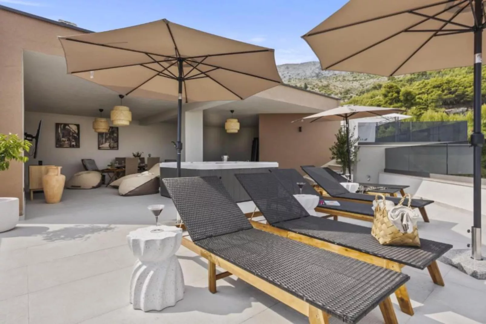 Three-Bedroom Penthouse Apartment-Terras
