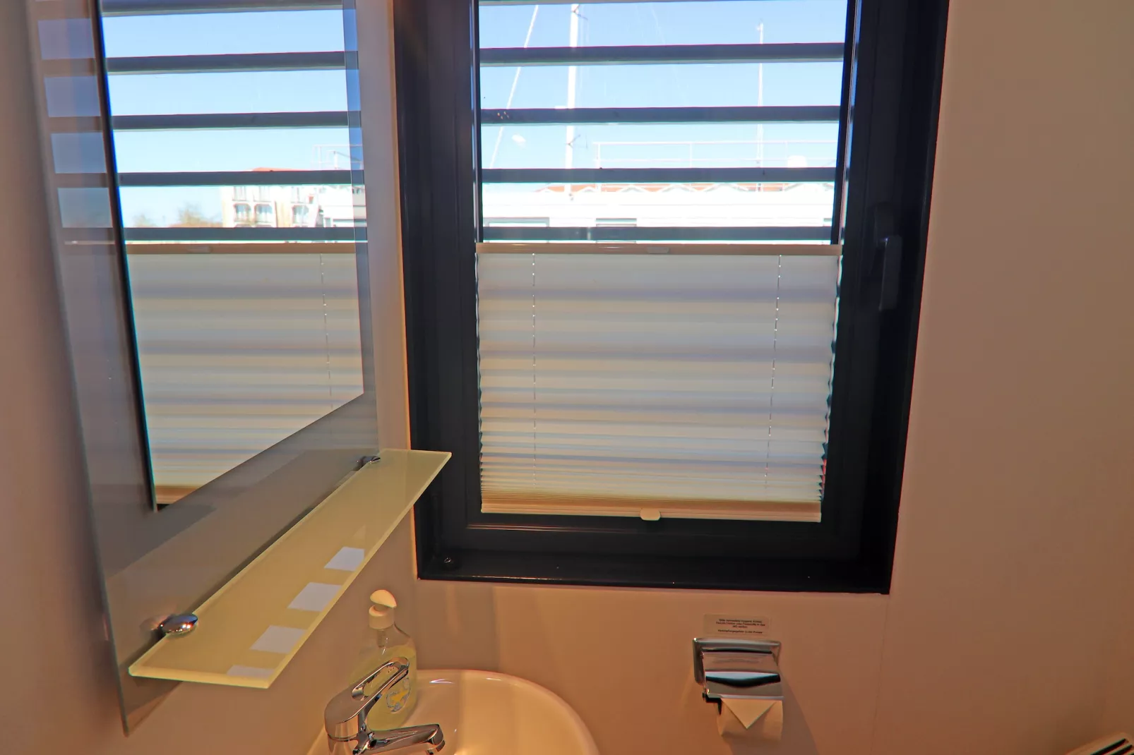Hausboot Family & Friends LP 4 / 1-2 Personen-Badkamer