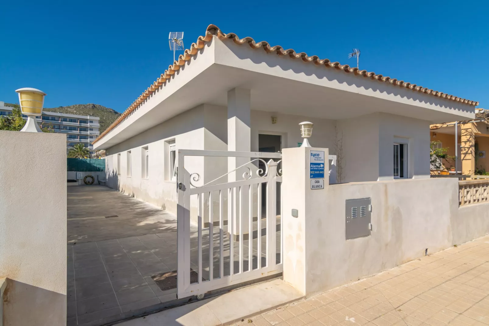 Casa Blanca (port D'alcudia)-Image-tags.