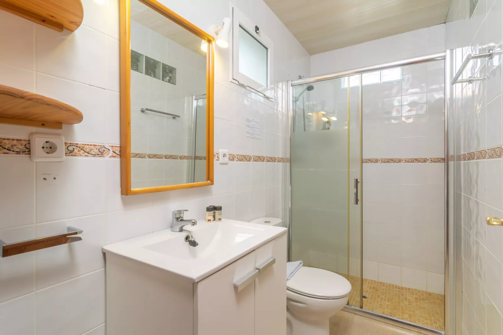 Villa Luna-Image-tags.