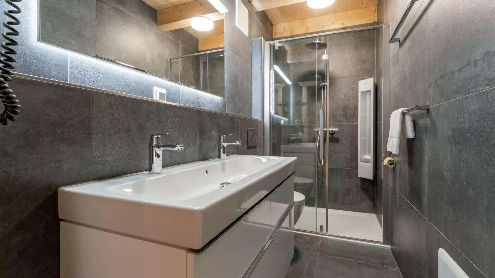 Alpina Lodge-Badkamer