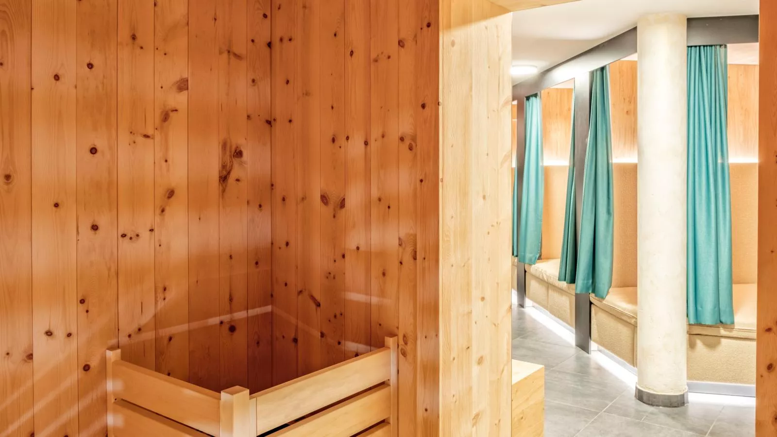 Deluxe Zirberl Top 6-Sauna