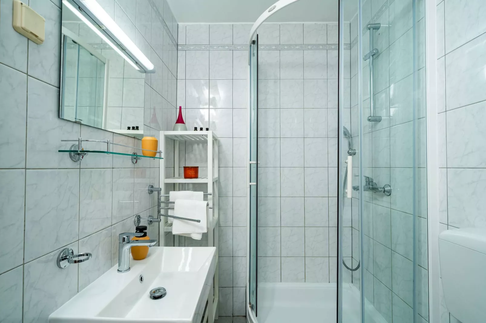 Apartment Radovan - One-Bedroom Apartment with Balcony and Sea View-Badkamer