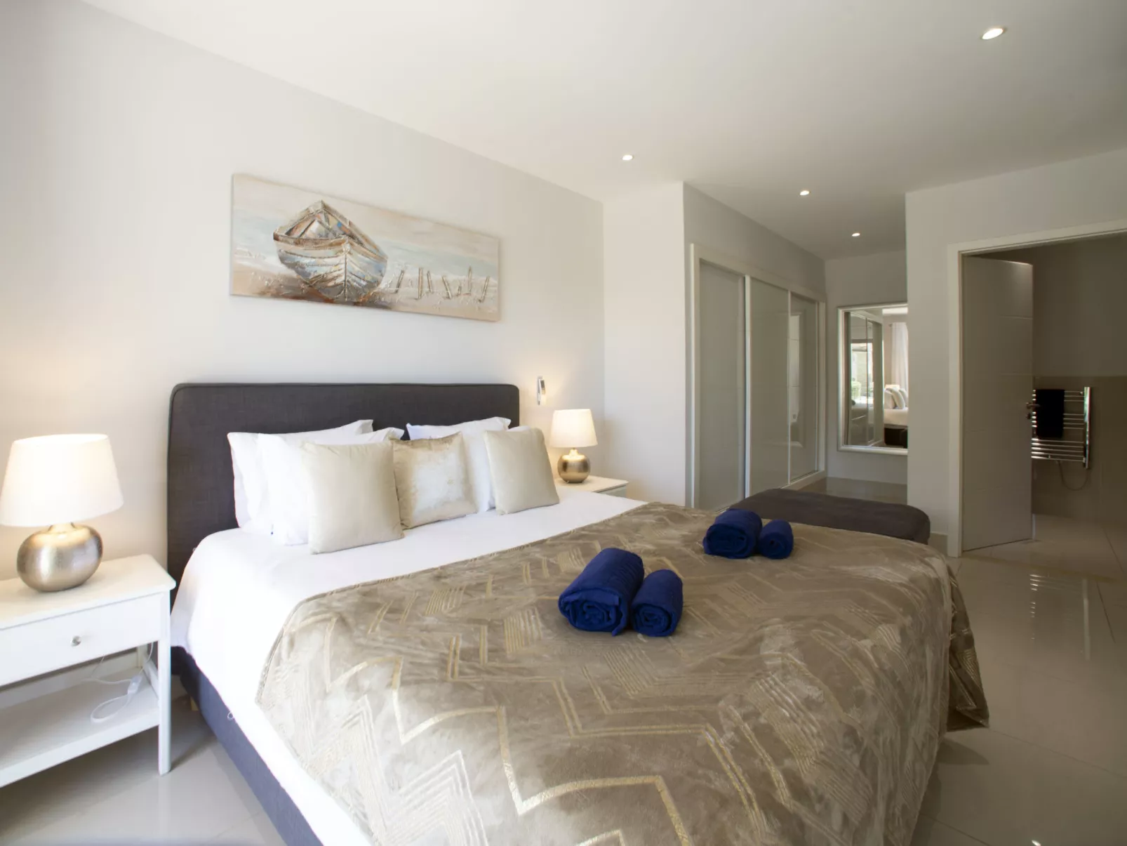 Pine Hills Ambar-Binnen