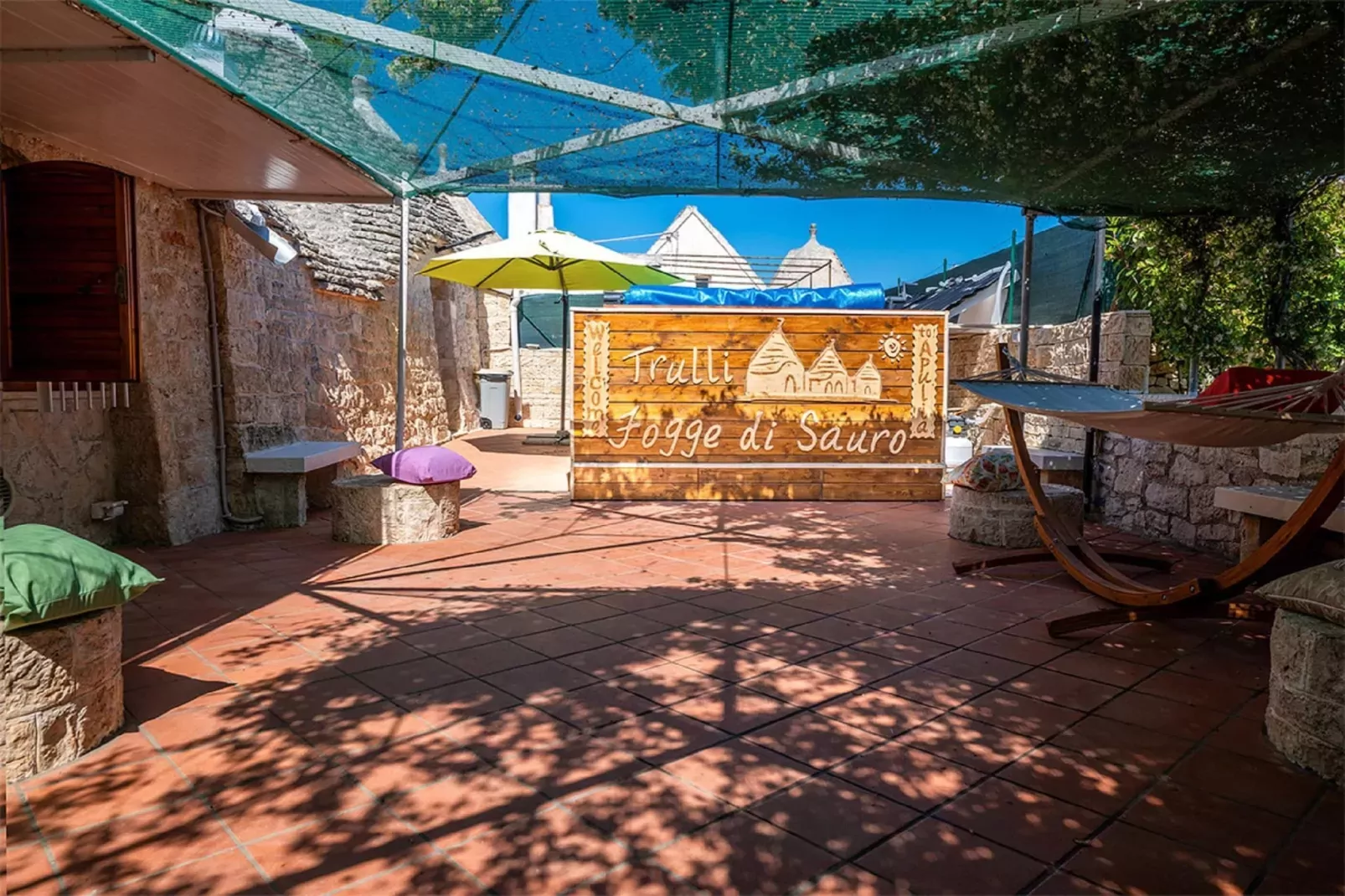 Trulli Fogge di Sauro-Tuinen zomer