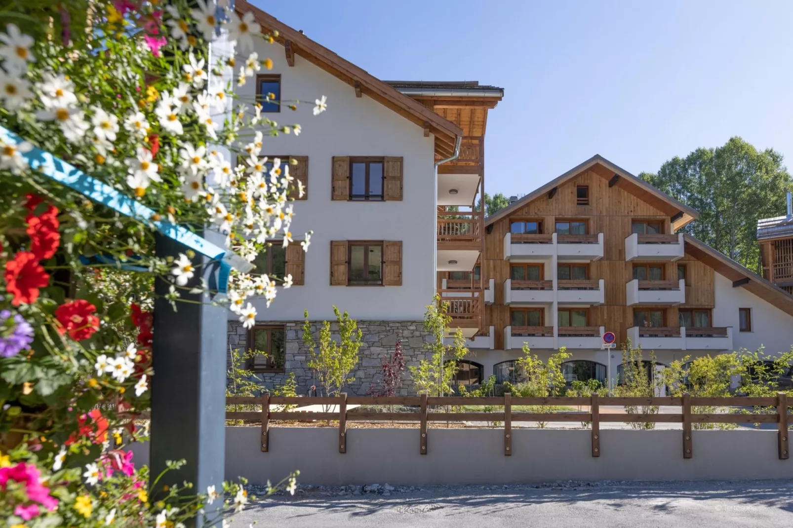 Le Cristal Lodge-RQ4S-Gebieden zomer 1km