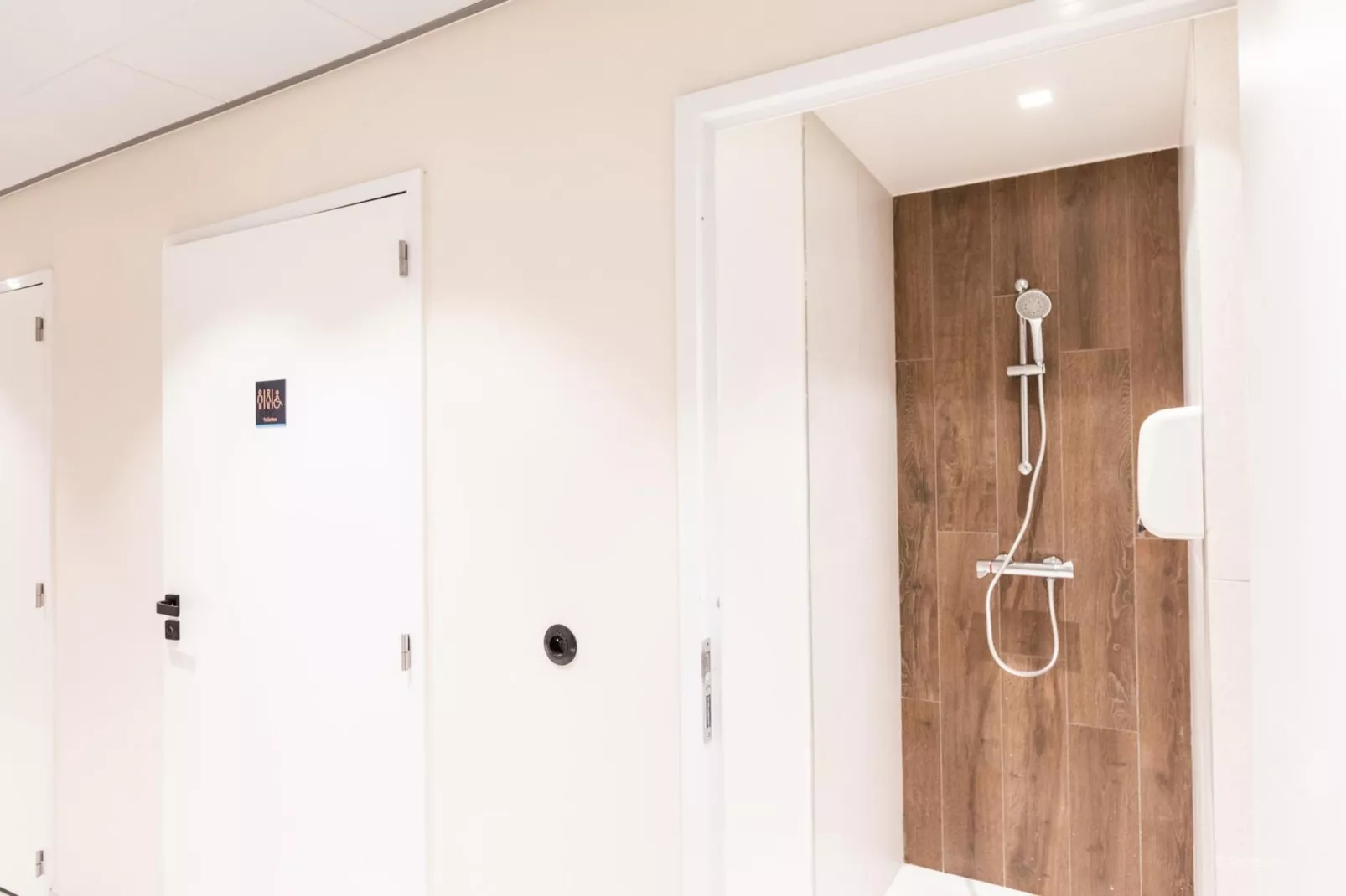 PLAGNE MONTALBERT Le Snoroc- A48P-Badkamer