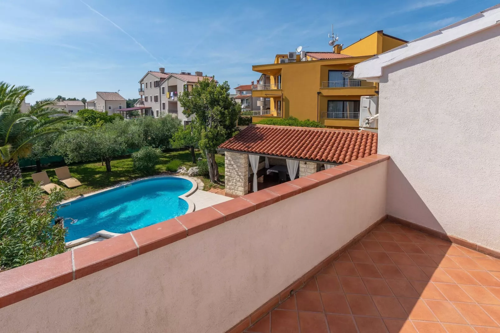Villa Beauty with Private Pool-Terrasbalkon
