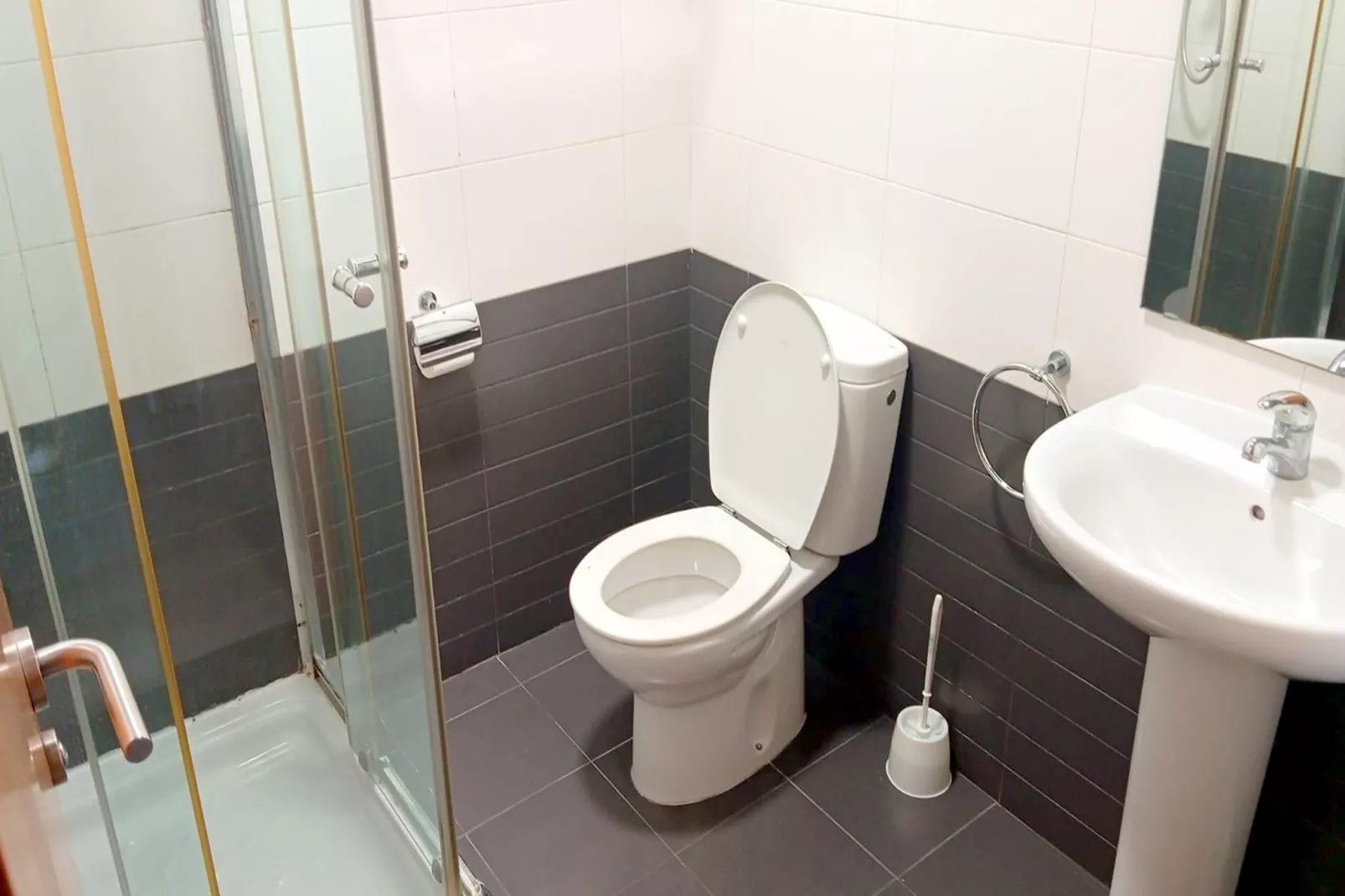 APOLO SUITES RENTALMAR 2/4-Badkamer
