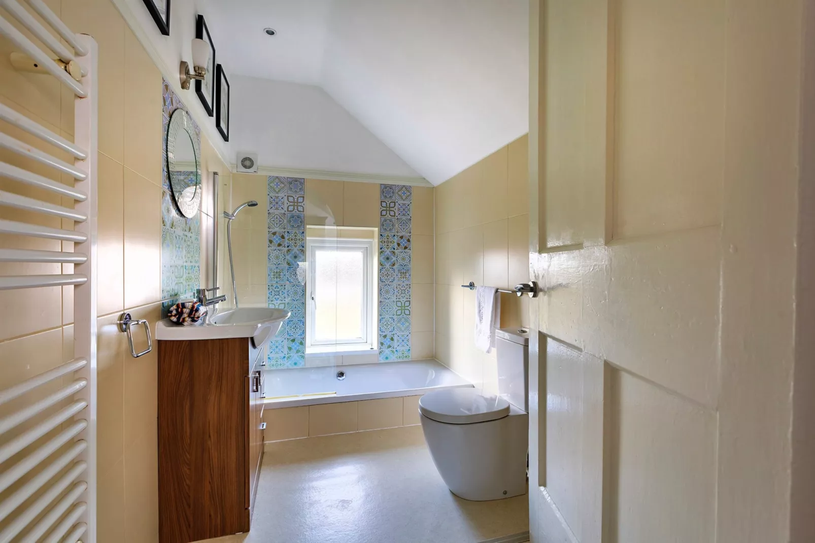 The Stables-Badkamer