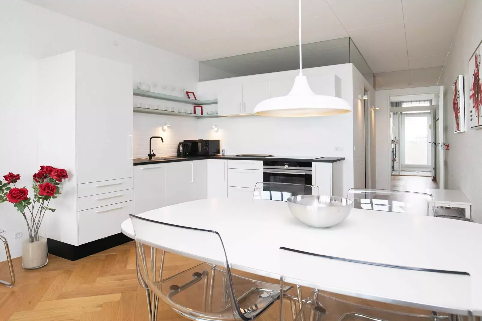 2 room w/seaview-Binnen