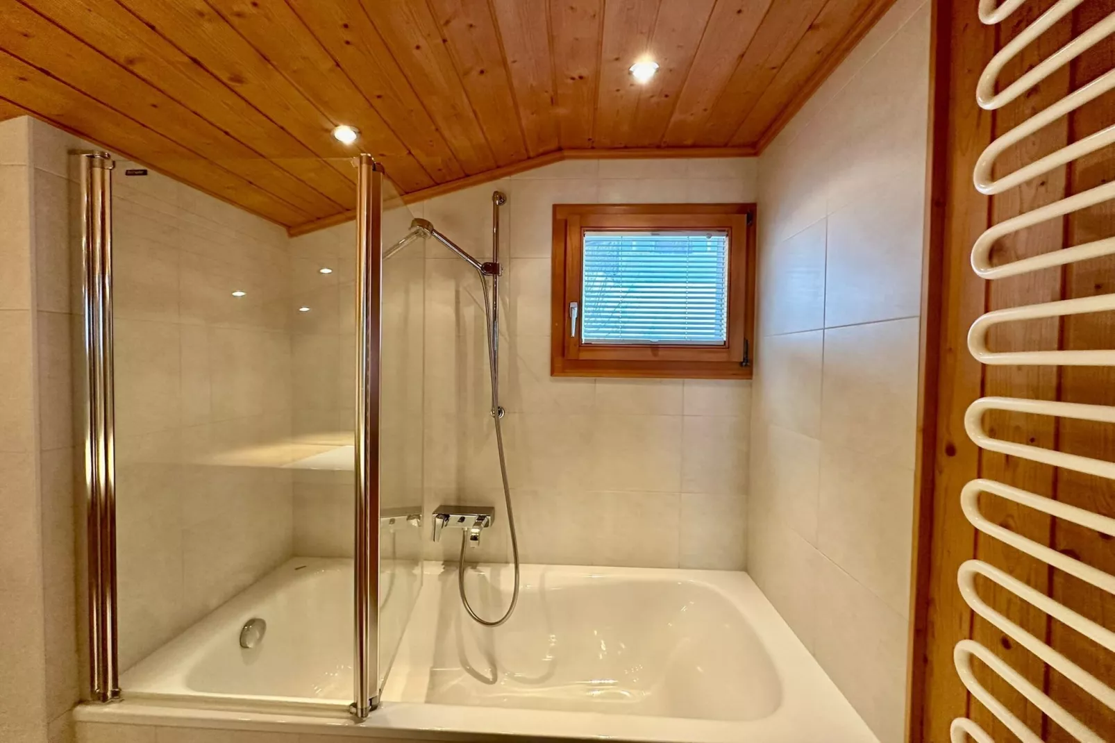 Chalet Bliss Spacious Six Bedrooms And Breathtaking Views-Woonkamer