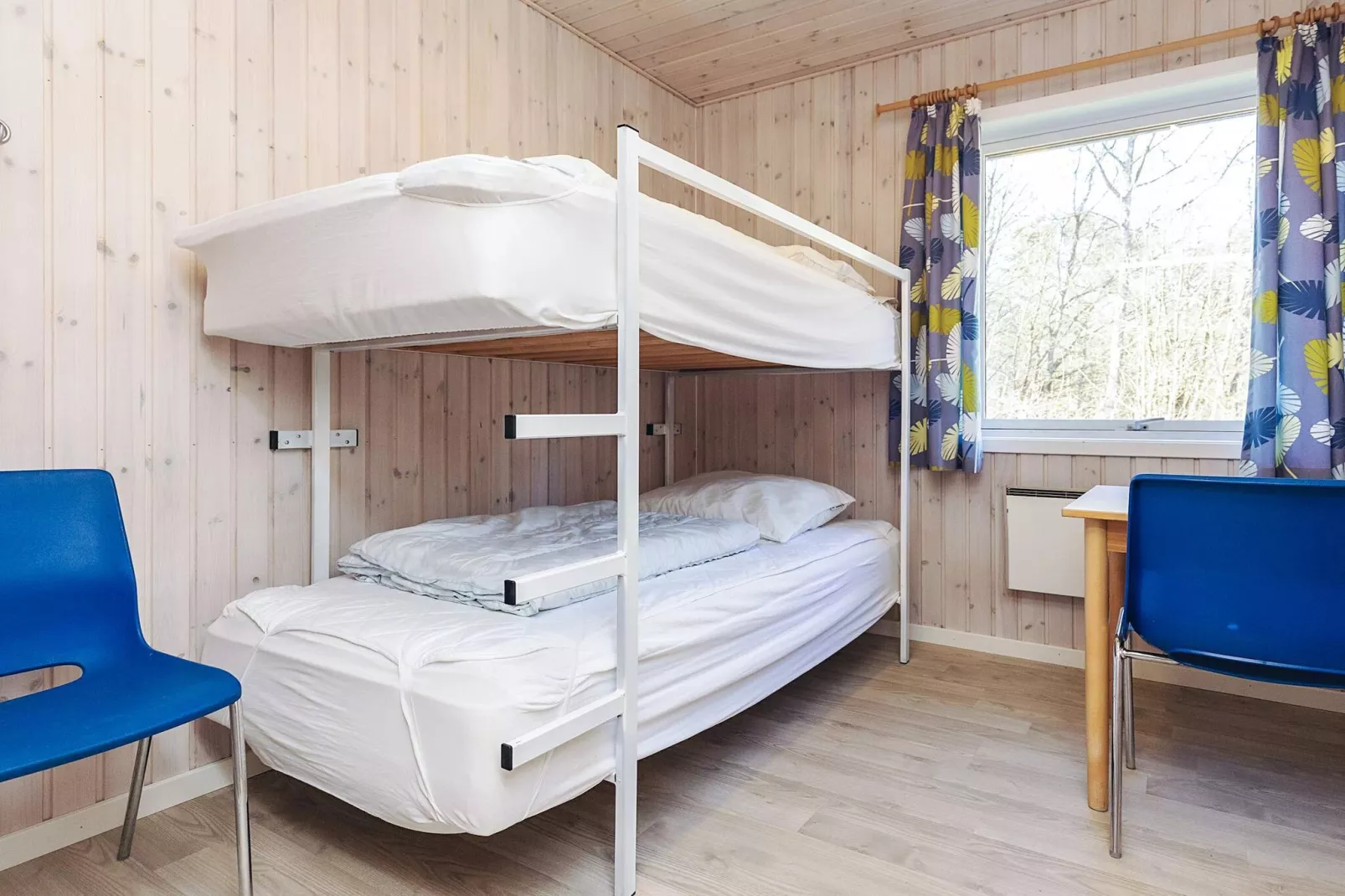 Delt værelse til 6 personer-Binnen
