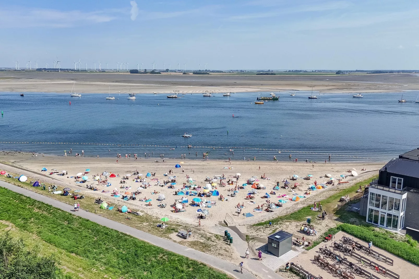 Appartement Vista Maris 'Haus am See' - Havenweg 8-30  Sint-Annaland-Gebieden zomer 1km