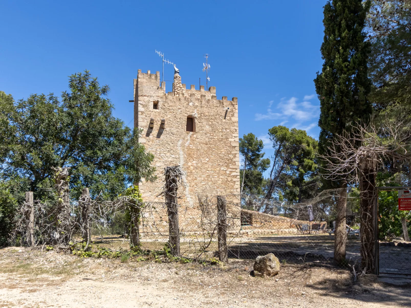 Torre Morralla-Buiten