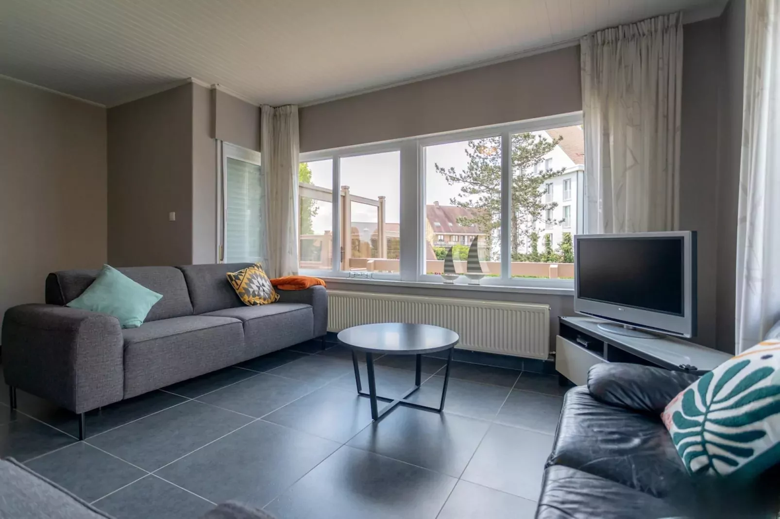 At Home-Woonkamer