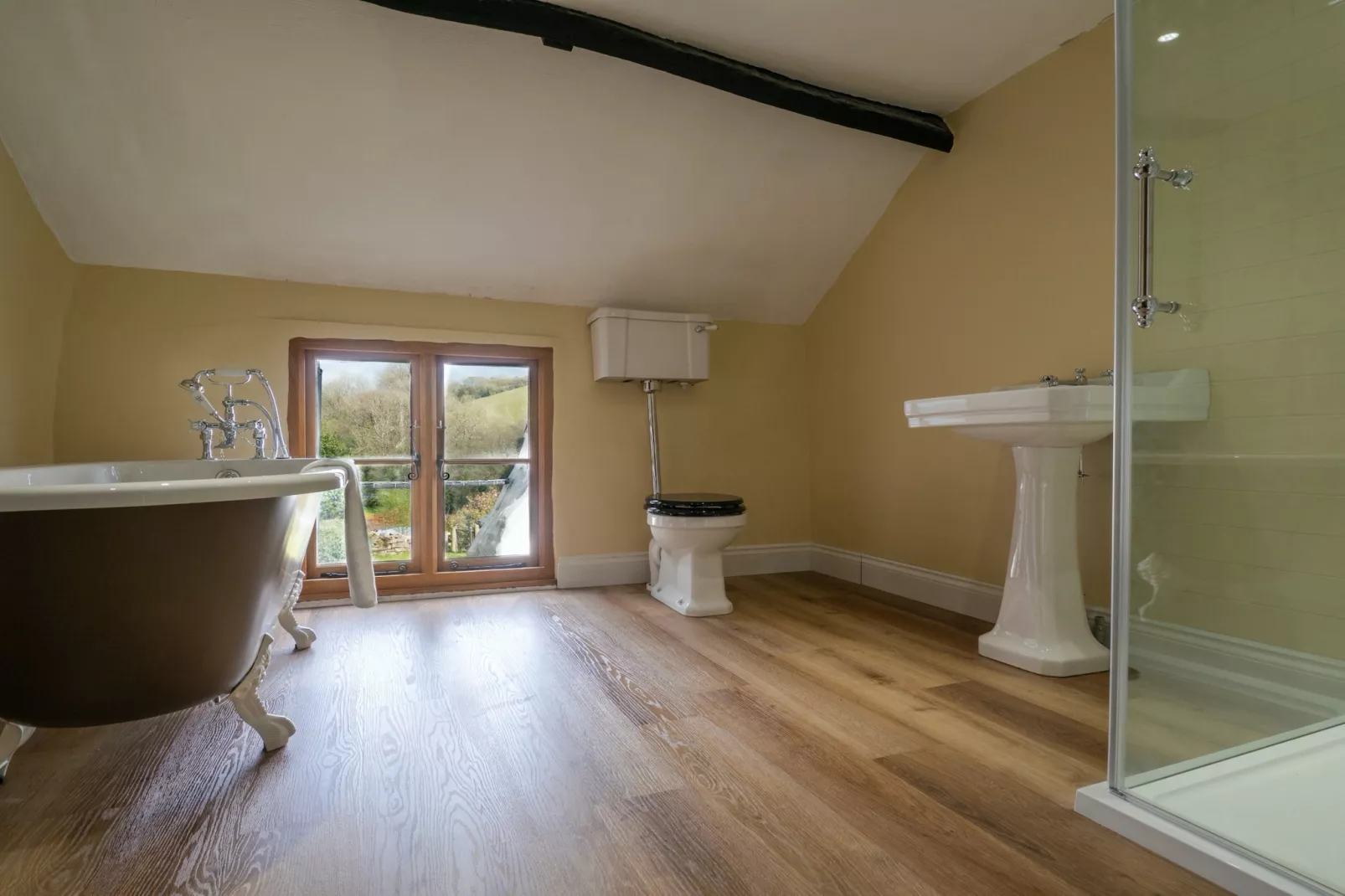 Lower Aylescott Farmhouse-Badkamer