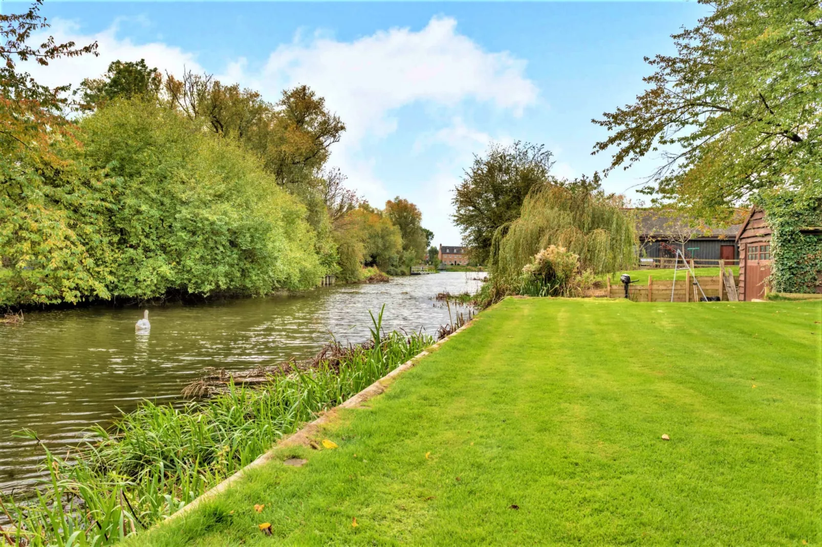 Islip Mill House - Beautiful Riverside Home-Buitenlucht