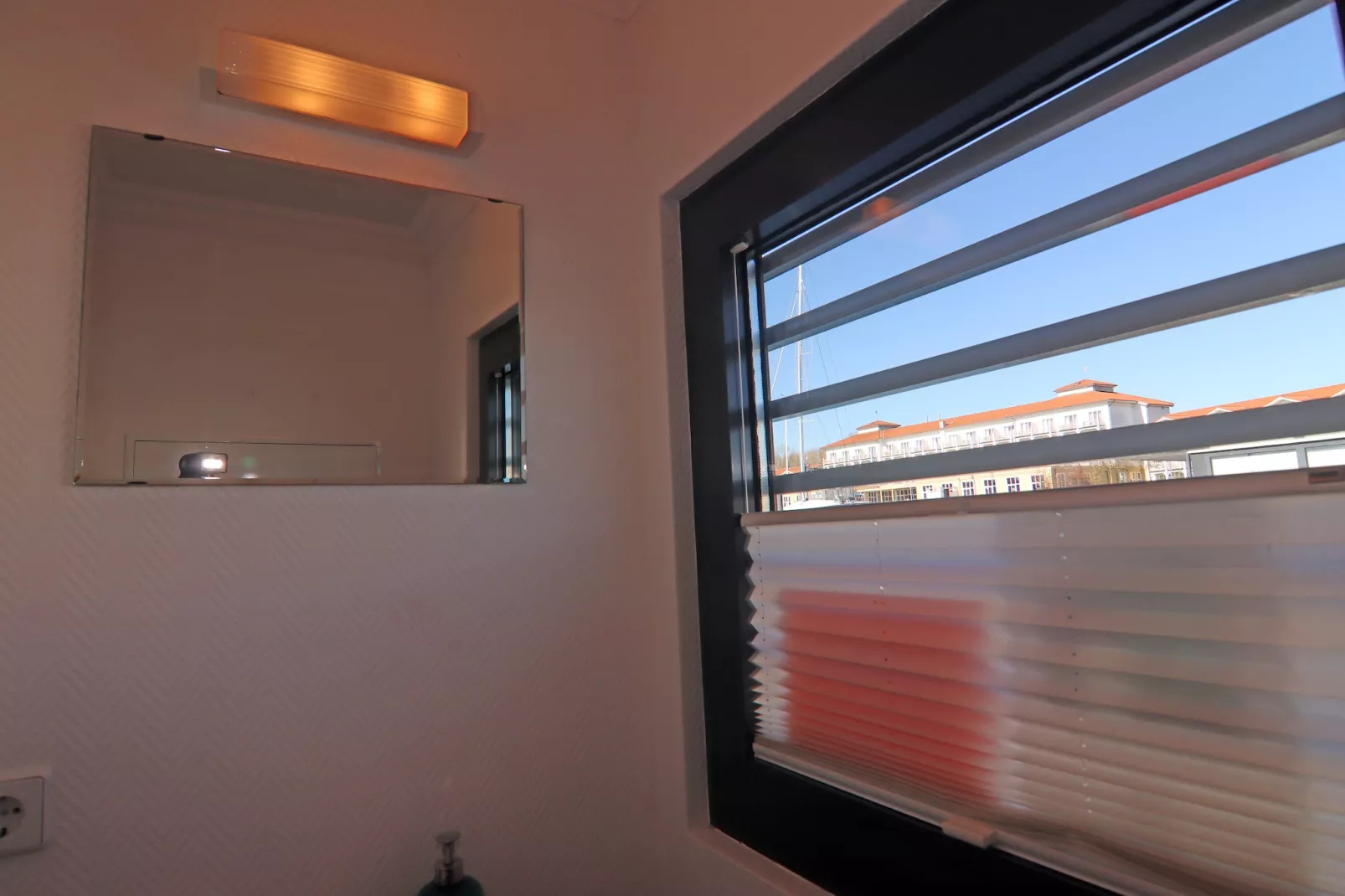 Hausboot Family & Friends LP2 / 1-2 Personen-Badkamer
