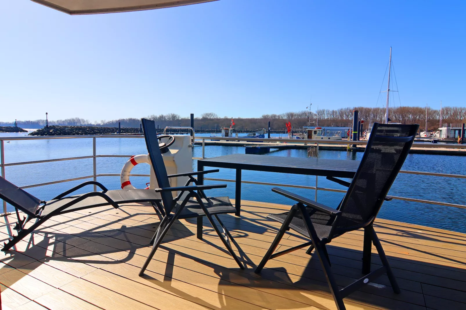 Hausboot Family & Friends mit Hund LP 10 / 1-2 Personen-Terrasbalkon
