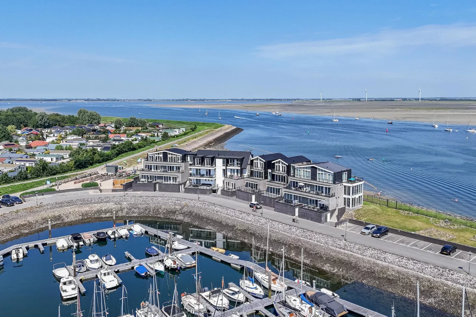 Appartement Vista Maris 'Haus am See' - Havenweg 8-30  Sint-Annaland-Gebieden zomer 1km