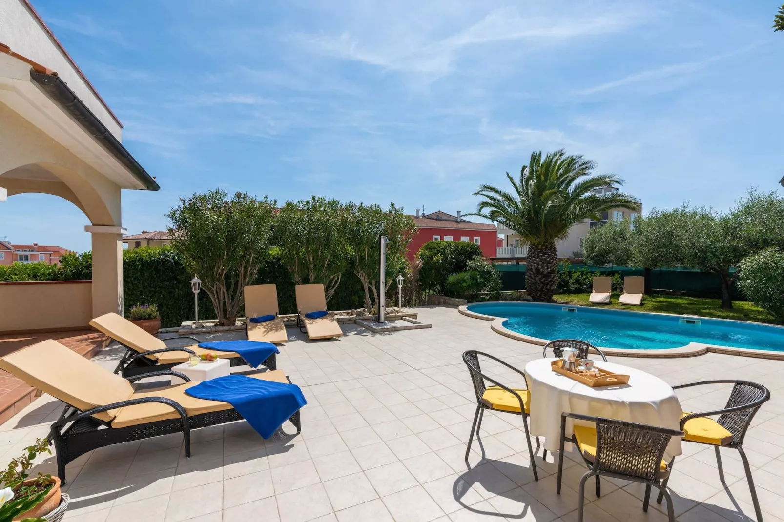 Villa Beauty with Private Pool-Tuinen zomer