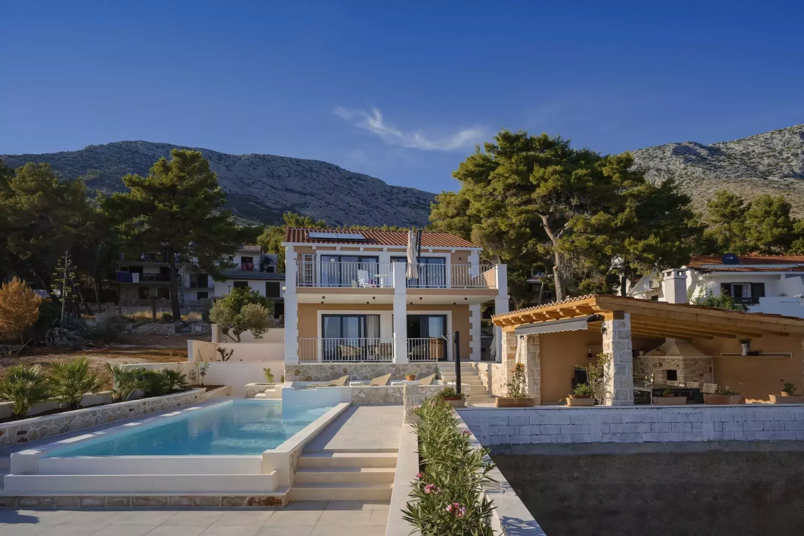 Villa Luce di Mare - Three Bedroom Villa with Pool-Buitenlucht