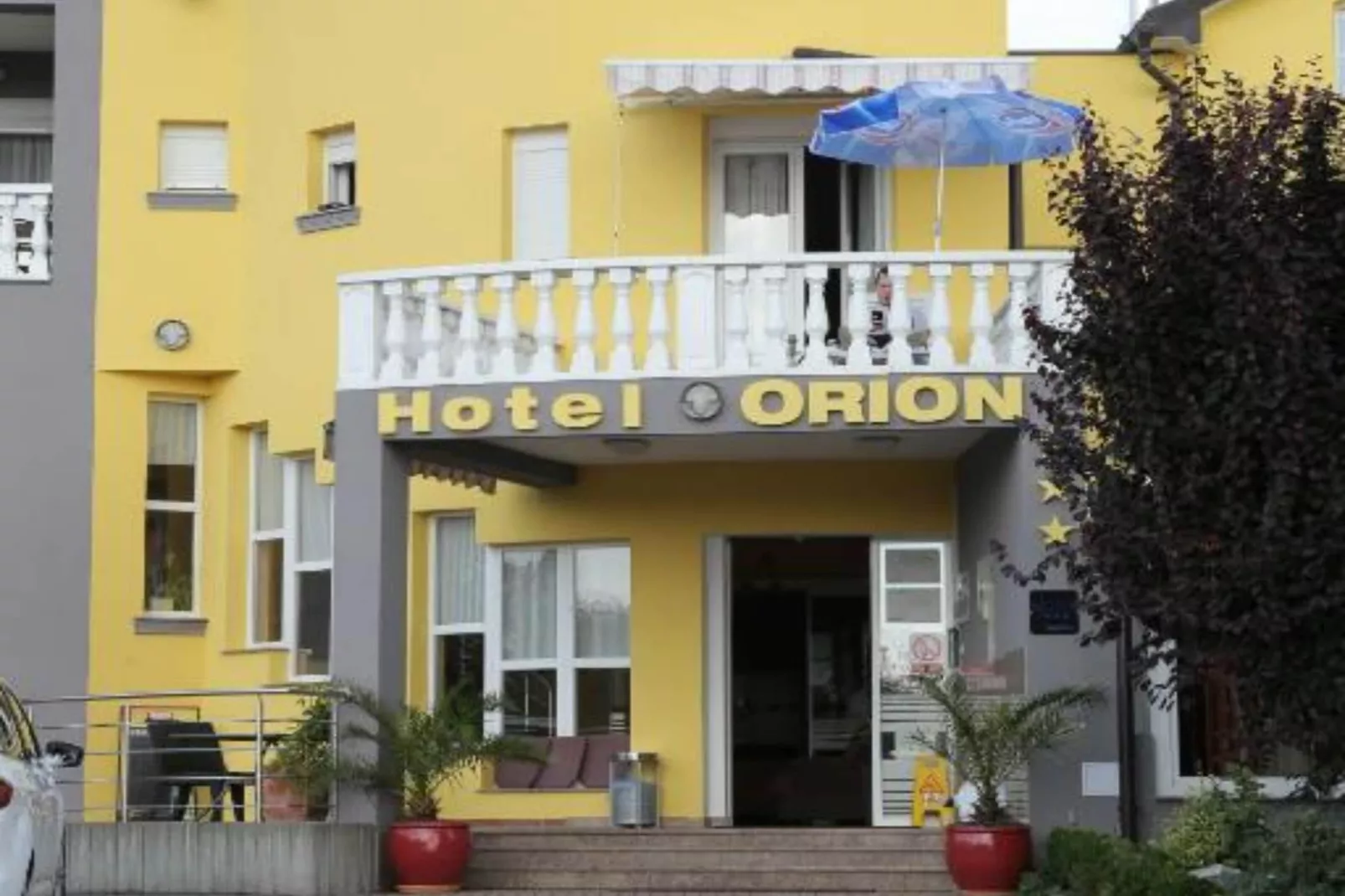 Hotel Orion - Triple Room with Terrace-Buitenlucht