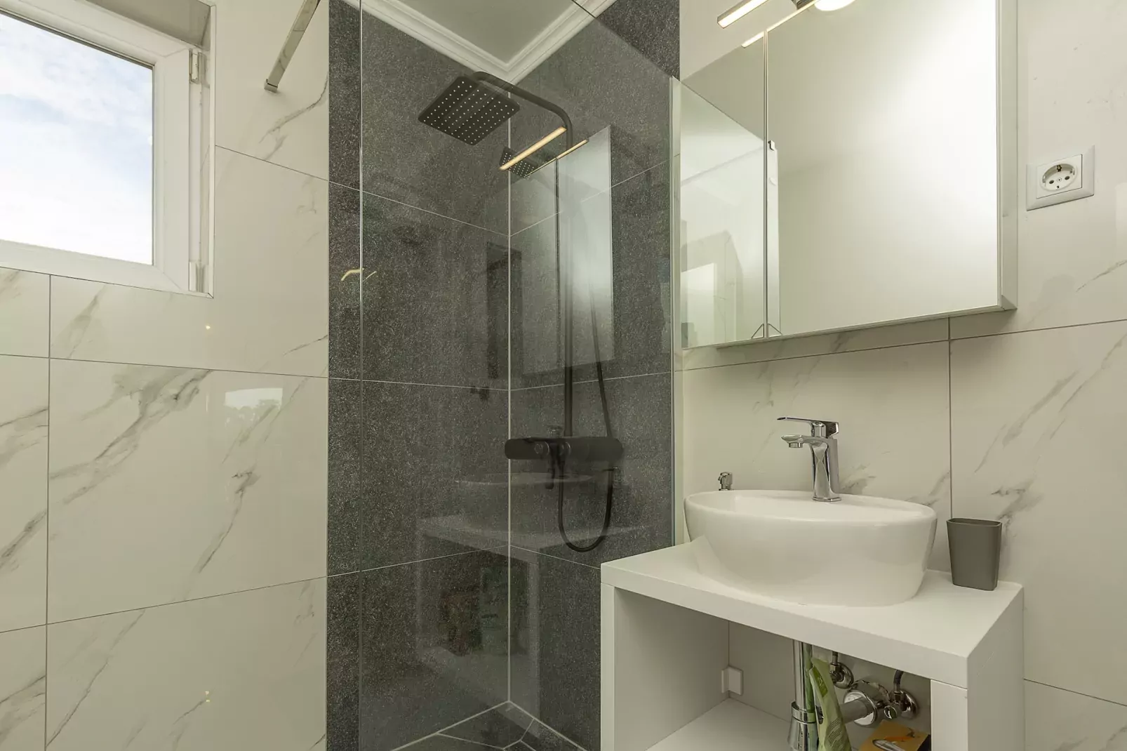 Villa Susanne with Private Pool-Badkamer