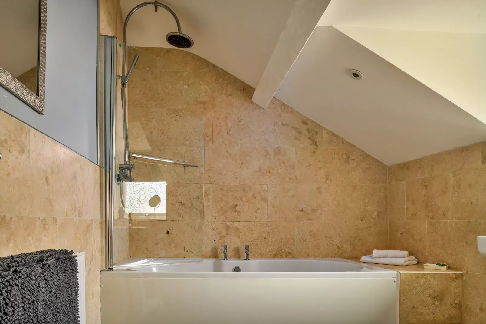 Bodlawen Holiday House - Edge of Snowdonia-Badkamer