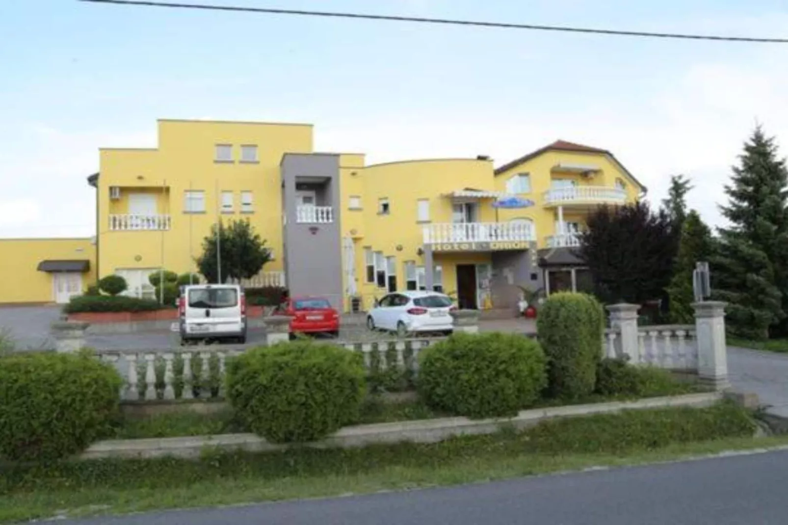 Hotel Orion - Triple Room with Terrace-Buitenlucht