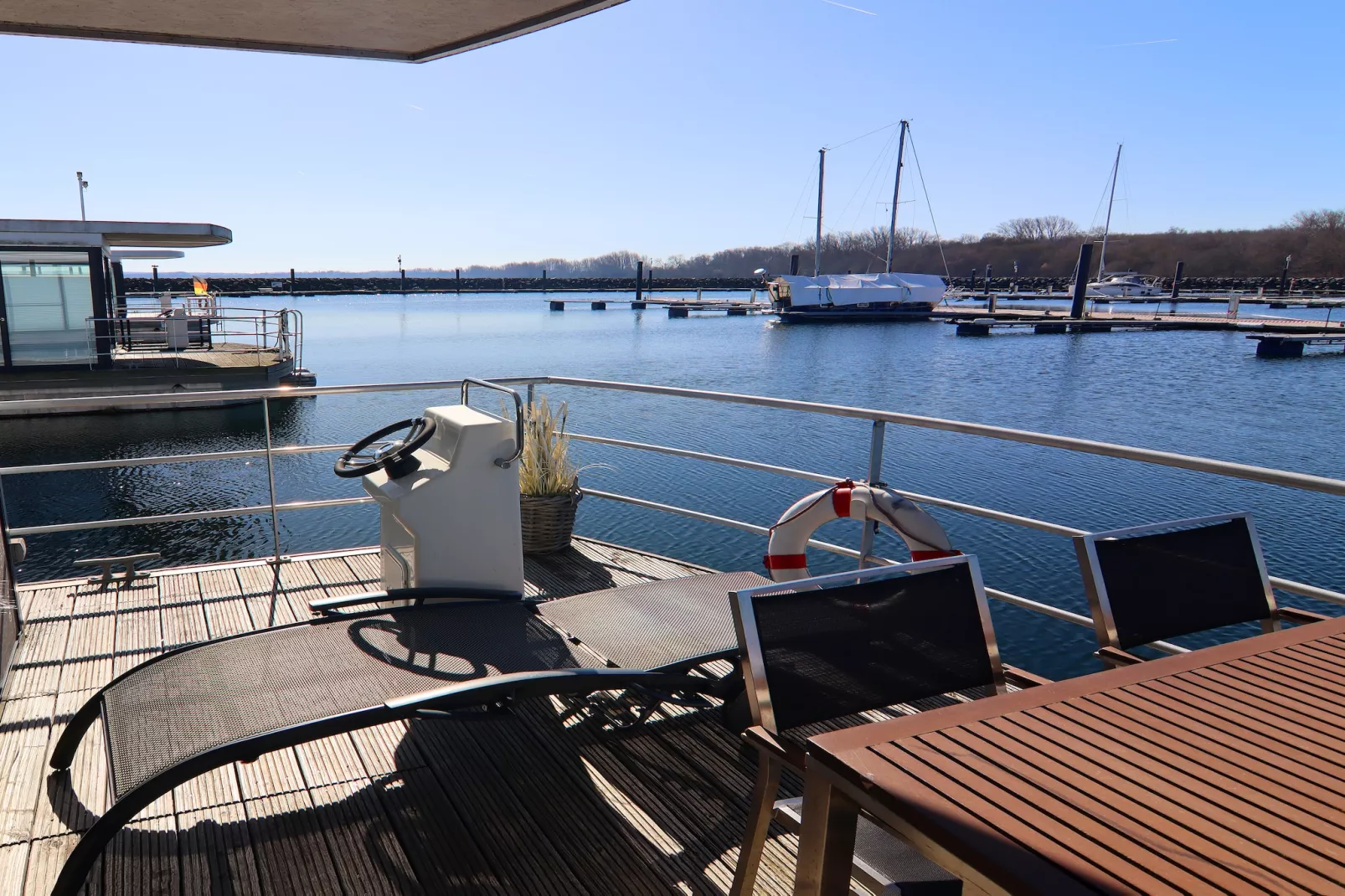 Hausboot Family & Friends LP 4 / 1-2 Personen-Terrasbalkon