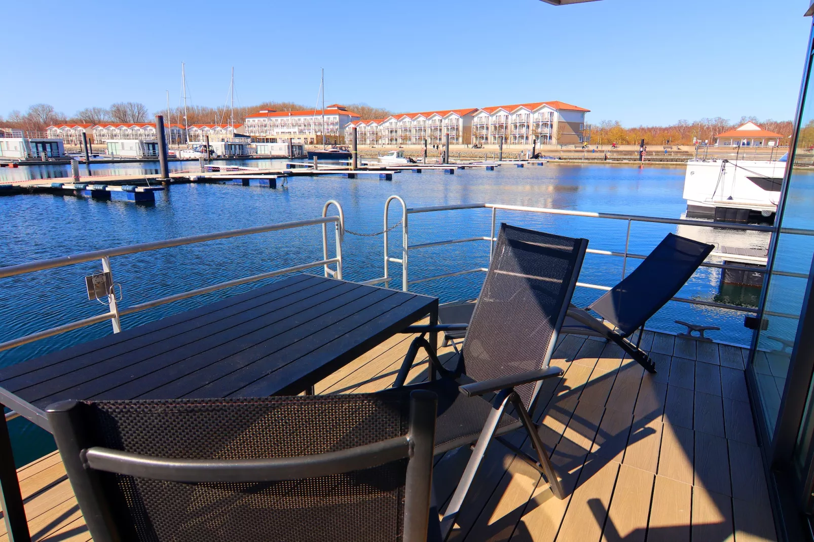 Hausboot Family & Friends mit Hund LP 10 / 1-2 Personen-Terrasbalkon