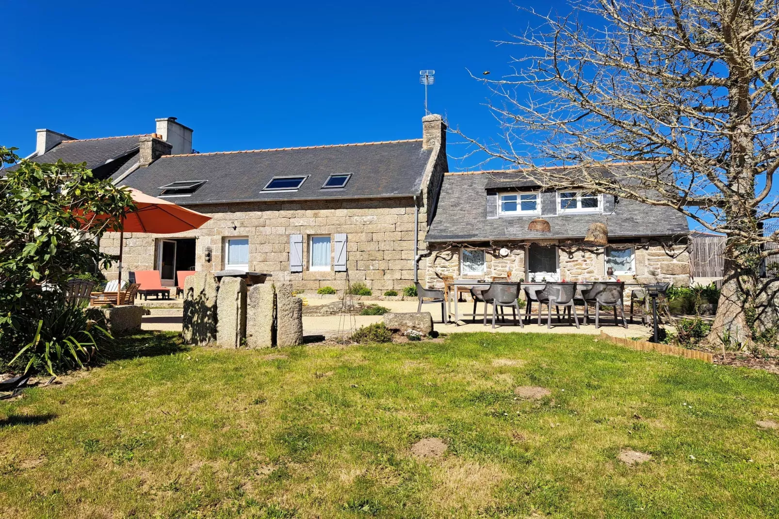 Granitsteinhaus in Strandnähe Trégunc-Buitenkant zomer