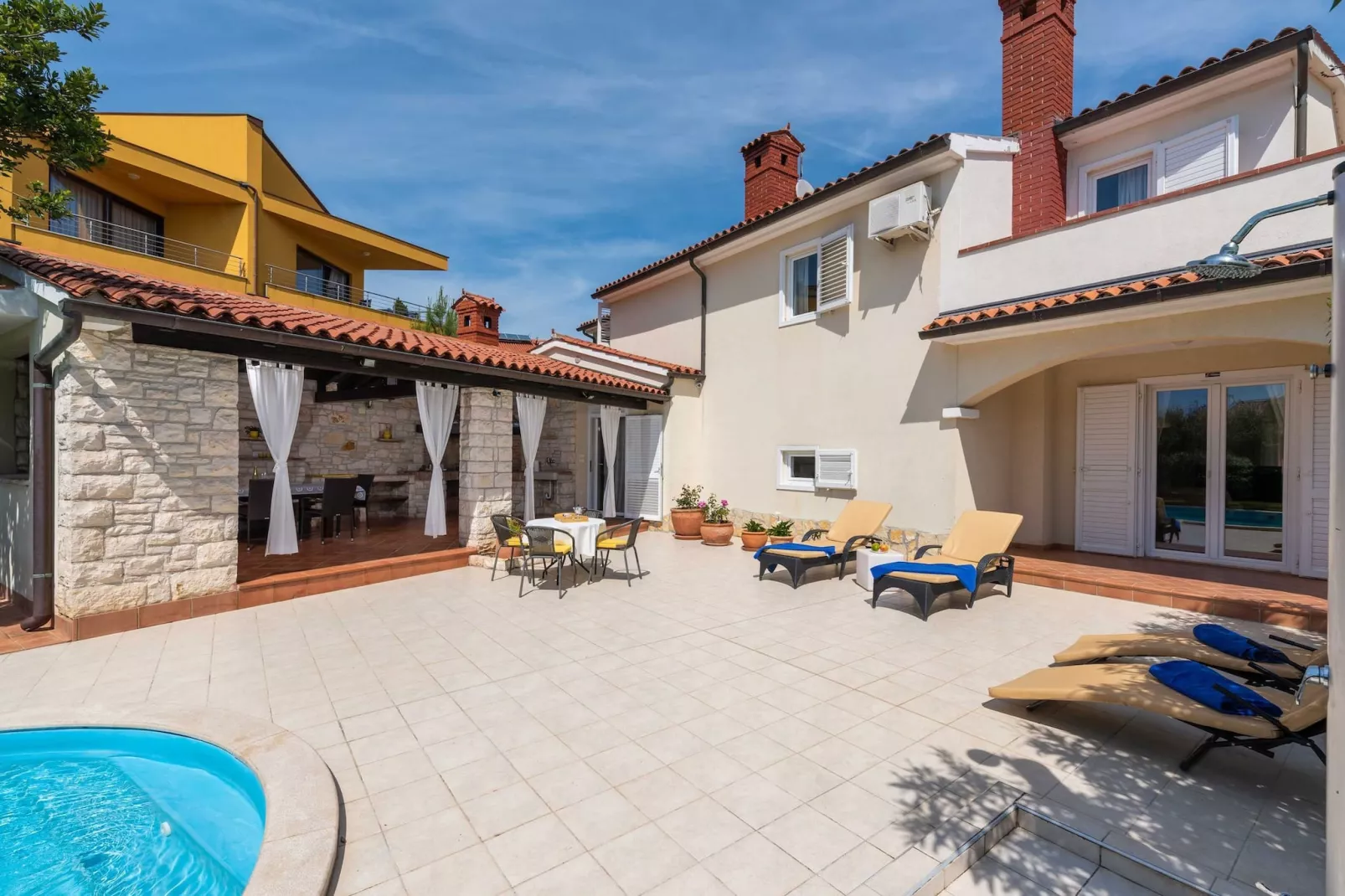 Villa Beauty with Private Pool-Tuinen zomer