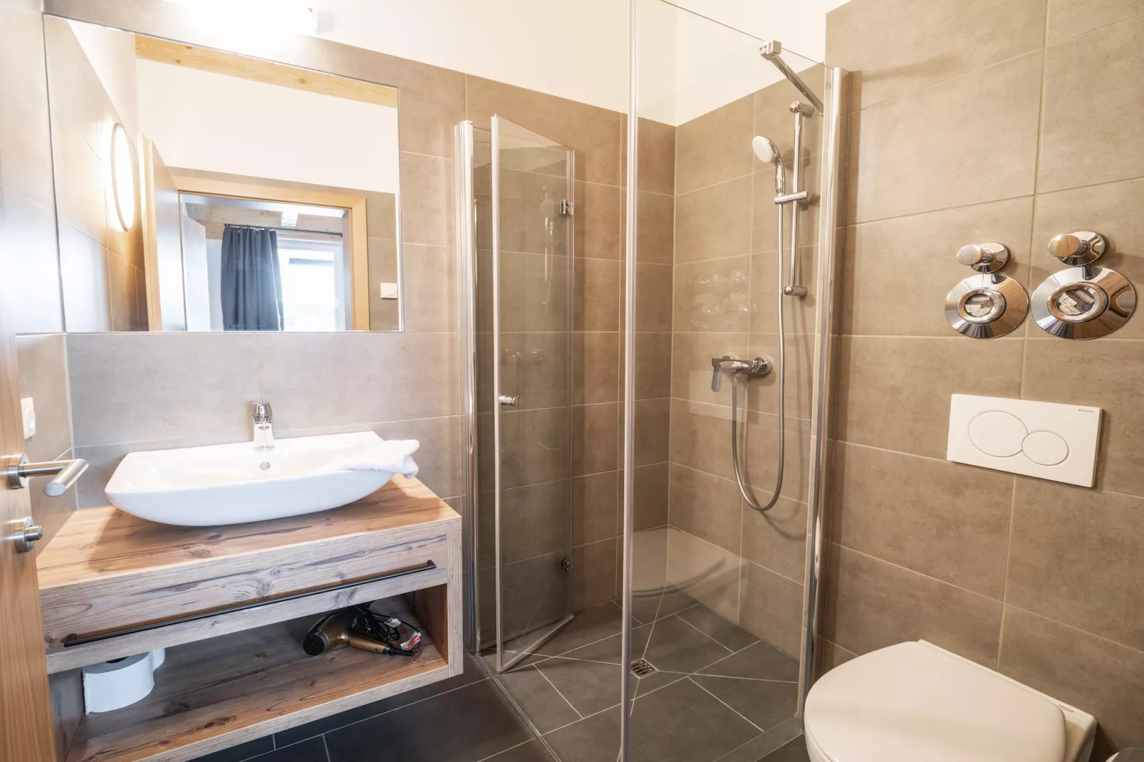 Penthouse Four-bedroom Apartment – KA4P-Badkamer