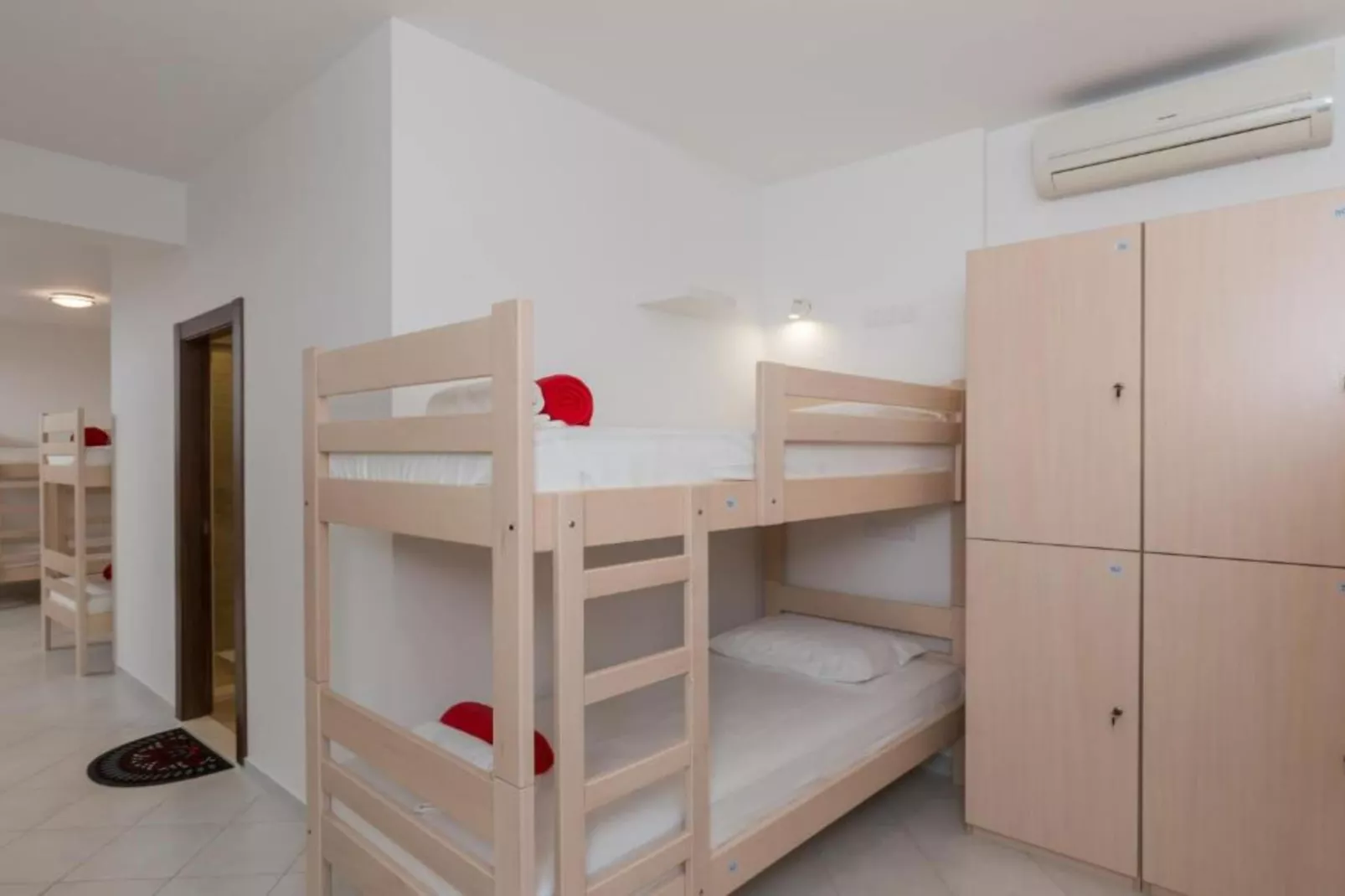 Hostel Free Bird - Bed in Five Bed Mixed Dormitory Room 4  (F)-Slaapkamer