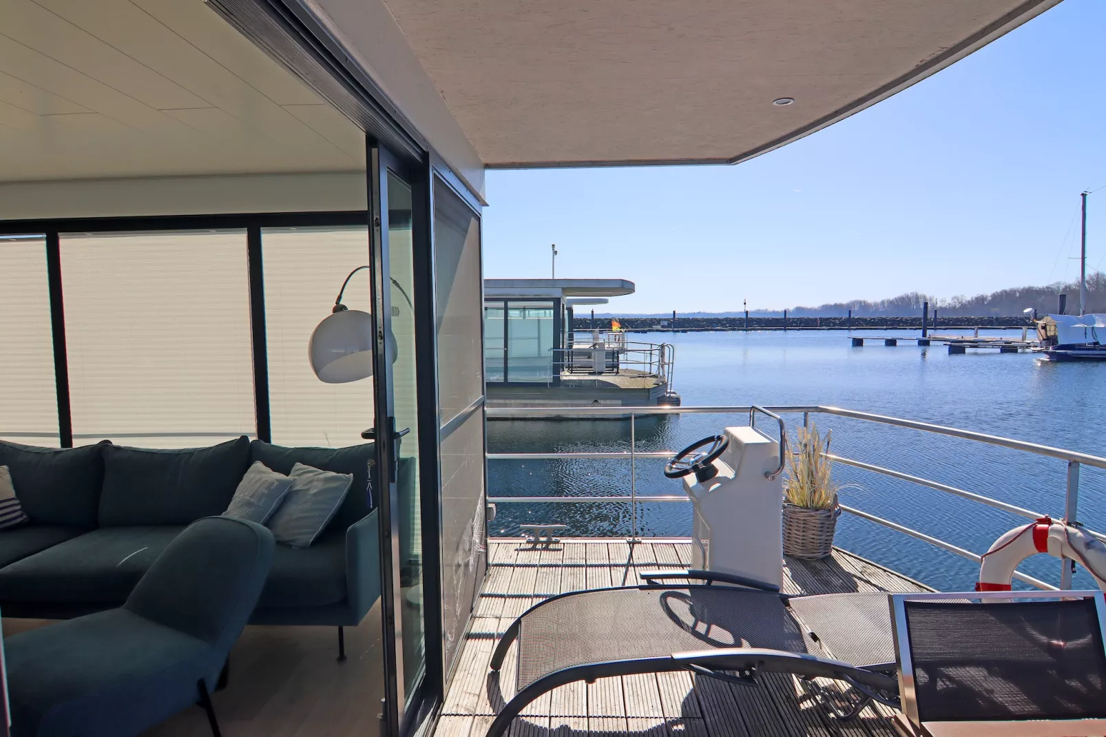 Hausboot Family & Friends LP 4 / 1-2 Personen-Terrasbalkon