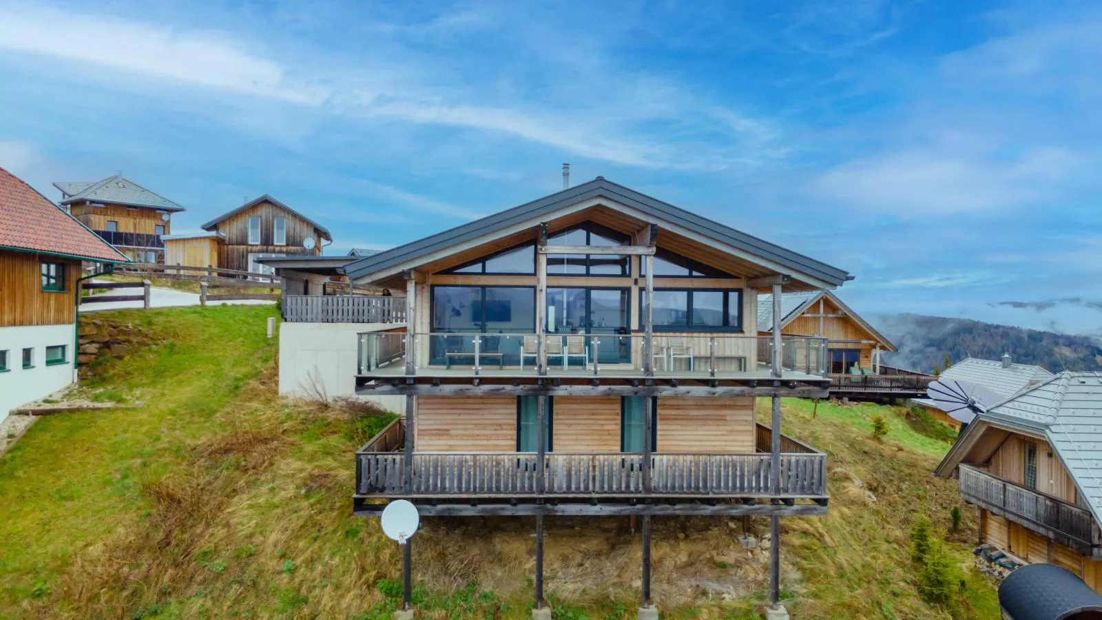 Alpina Lodge-Buitenkant zomer