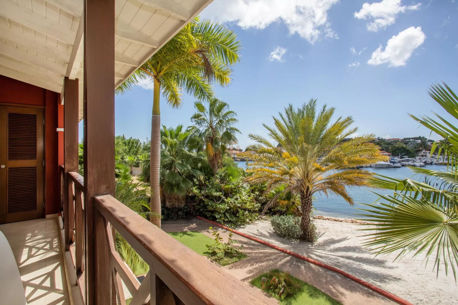 Spanish Water Apartment-Tuinen zomer