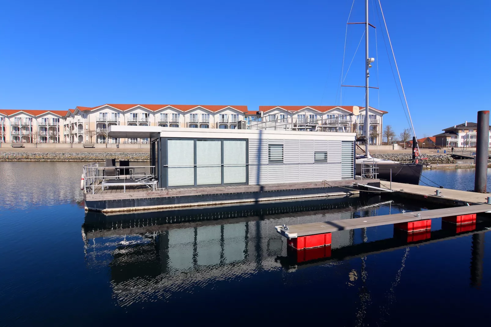 Hausboot Family & Friends LP2 / 1-2 Personen-Uitzicht zomer