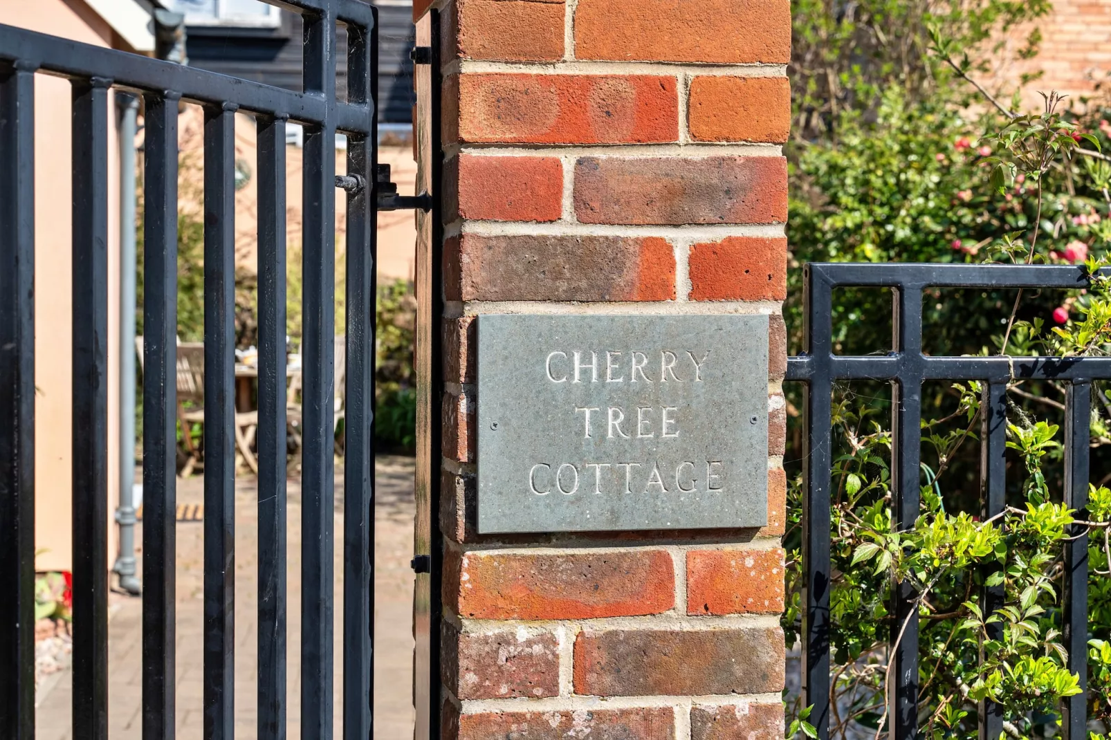 Cherry Tree Cottage-Tuinen zomer