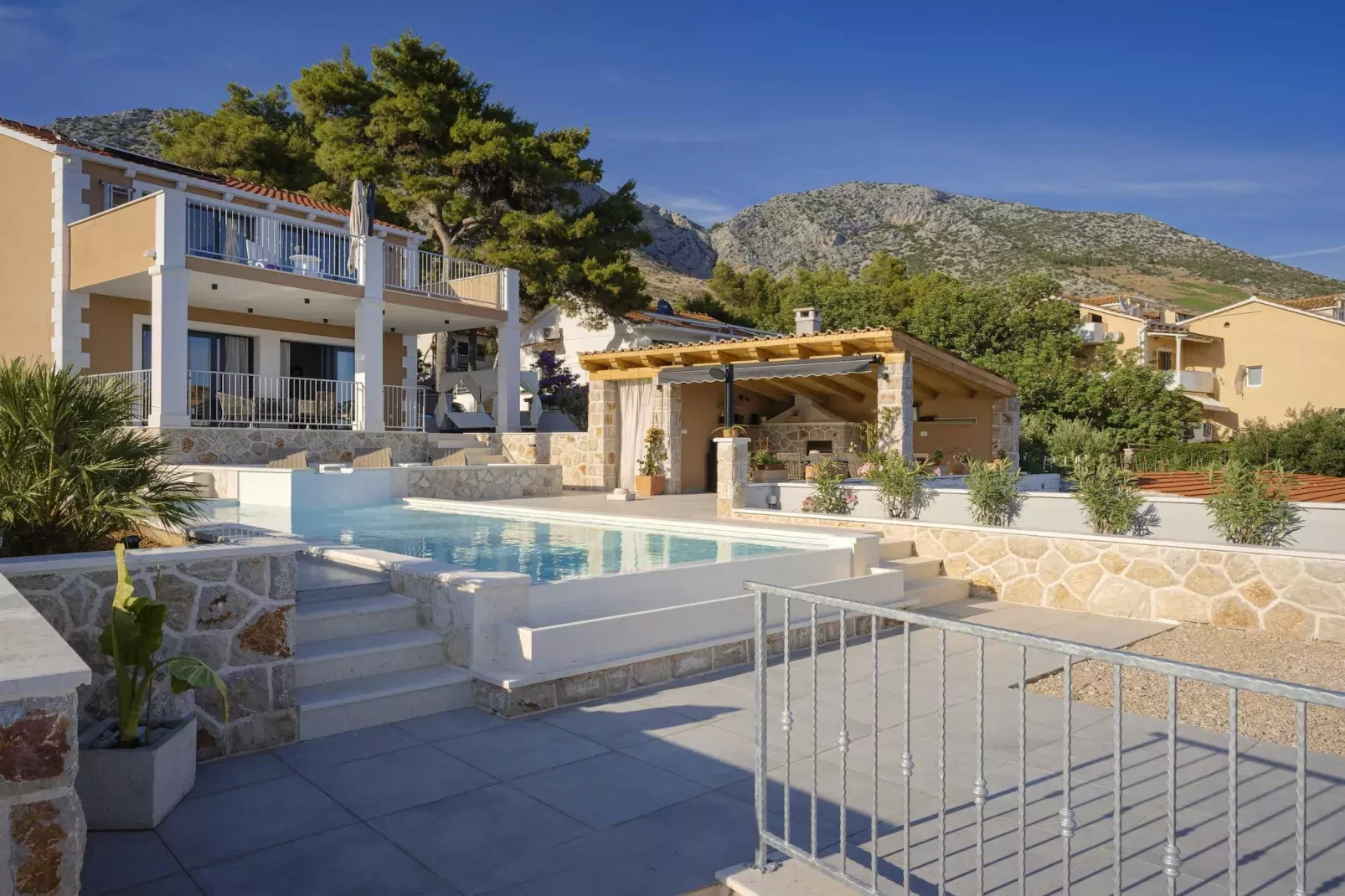 Villa Luce di Mare - Three Bedroom Villa with Pool-Buitenlucht